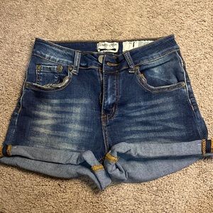 Jeans shorts with cuff edge